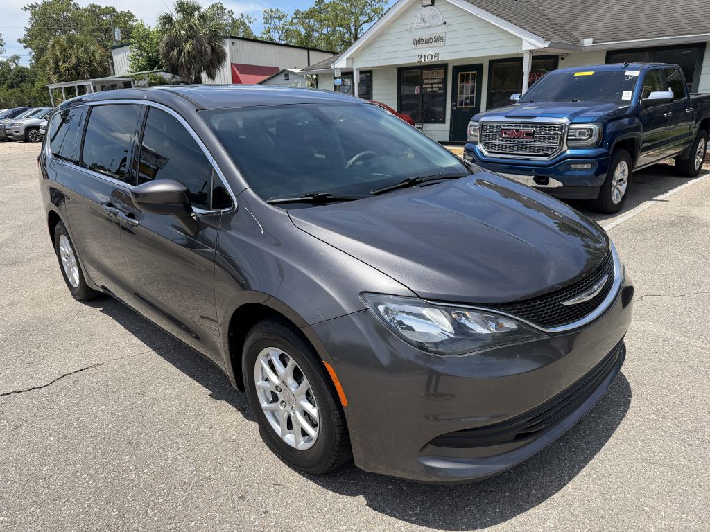 Photo 3 of this CHRYSLER PACIFICA