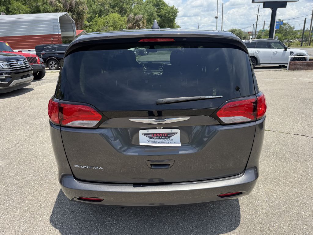 Photo 6 of this CHRYSLER PACIFICA