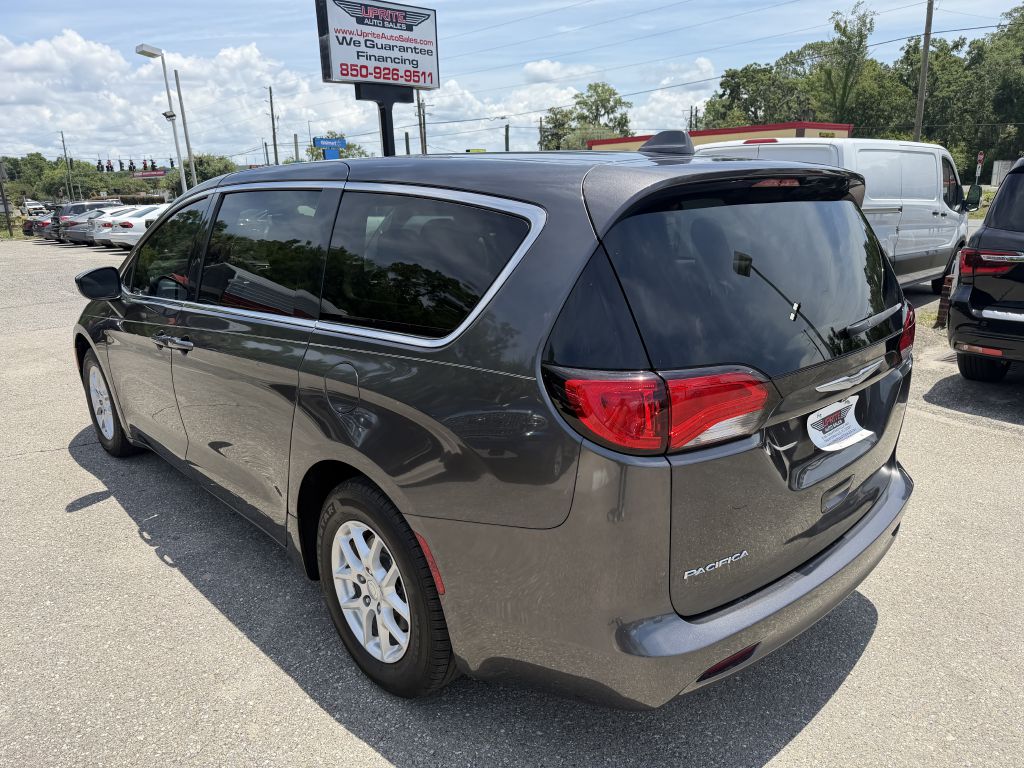 Photo 7 of this CHRYSLER PACIFICA