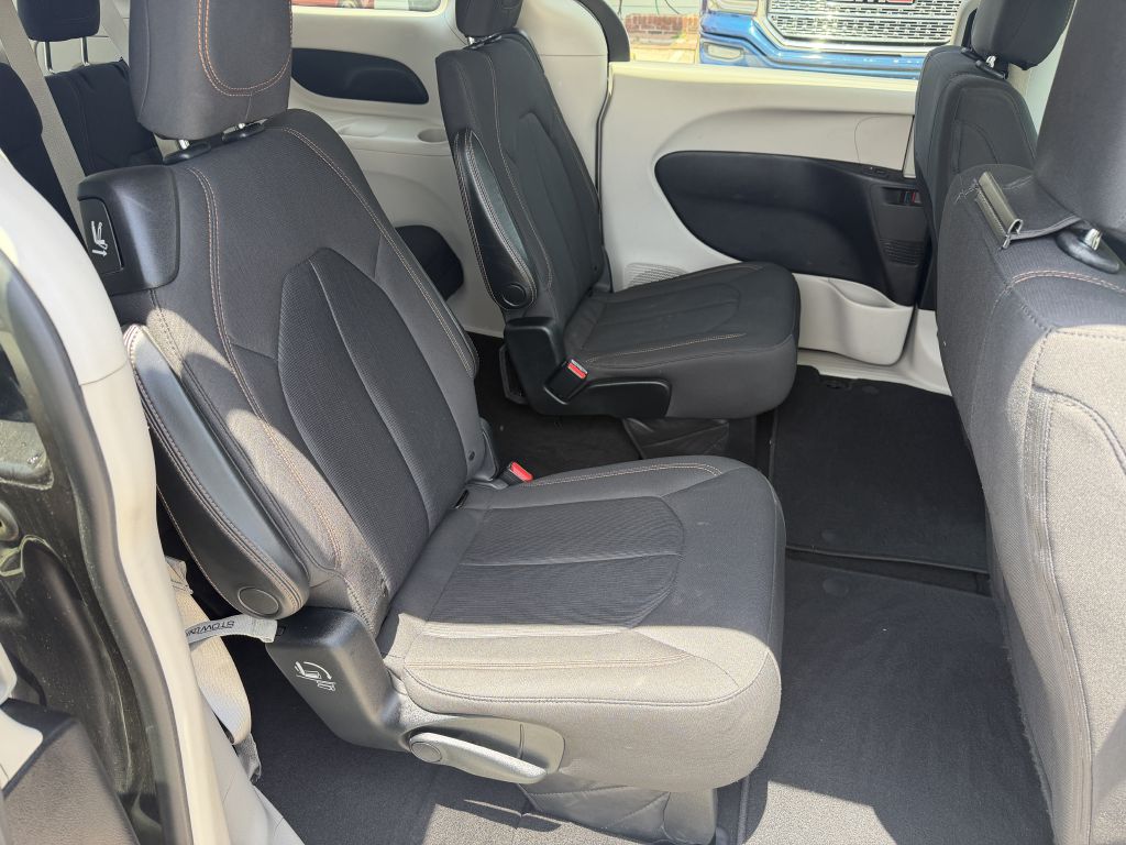 Photo 11 of this CHRYSLER PACIFICA