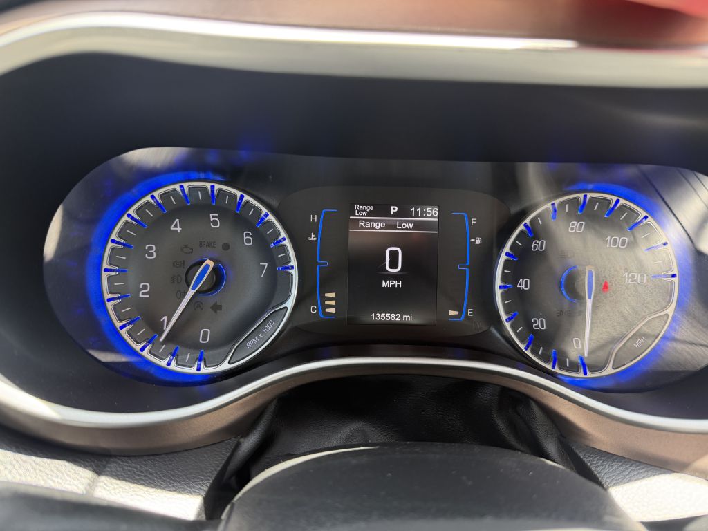 Photo 16 of this CHRYSLER PACIFICA