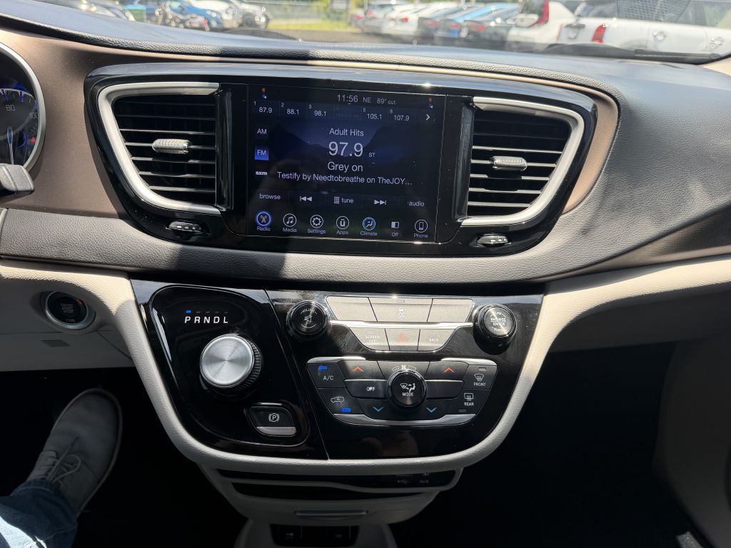 Photo 17 of this CHRYSLER PACIFICA