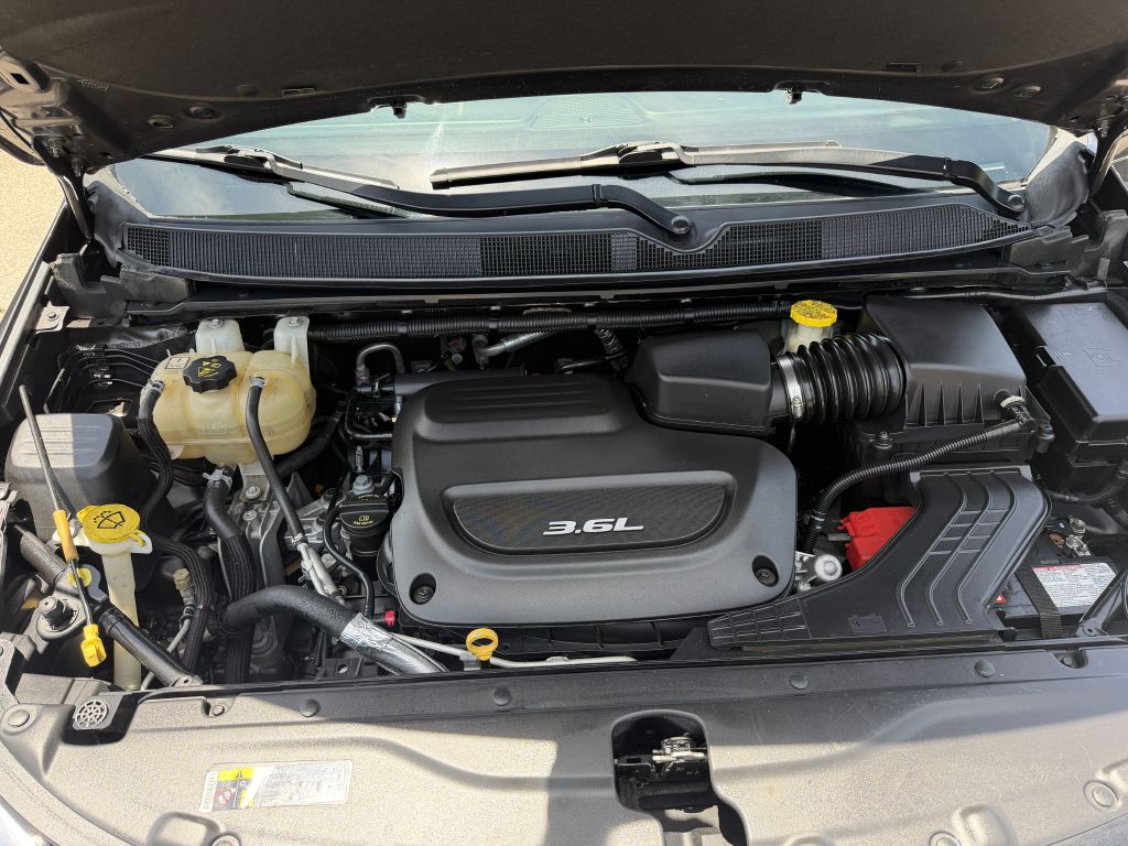 Photo 18 of this CHRYSLER PACIFICA