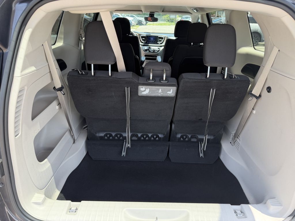 Photo 19 of this CHRYSLER PACIFICA