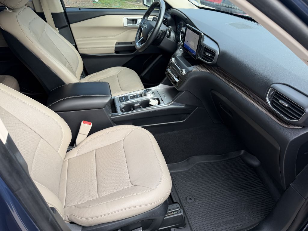 Photo 10 of this FORD EXPLORER