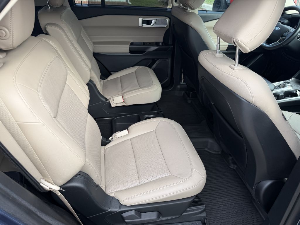 Photo 11 of this FORD EXPLORER