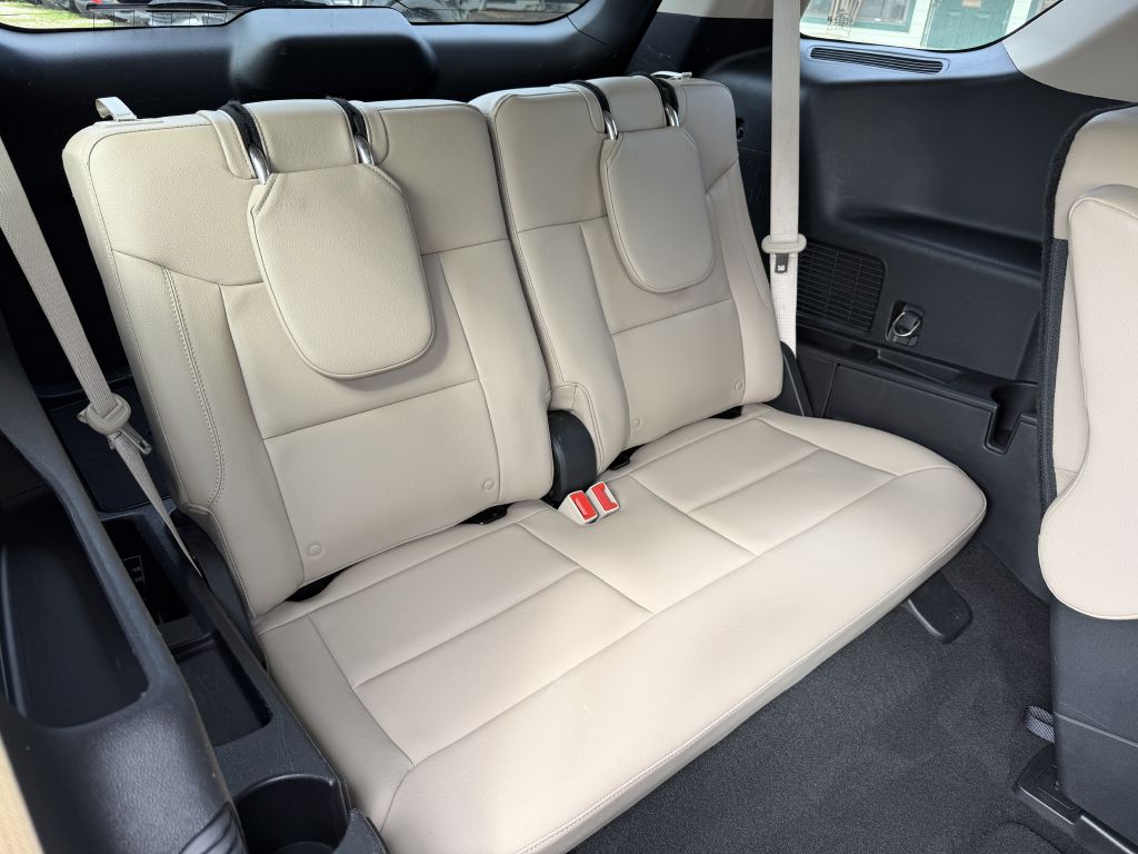 Photo 12 of this FORD EXPLORER