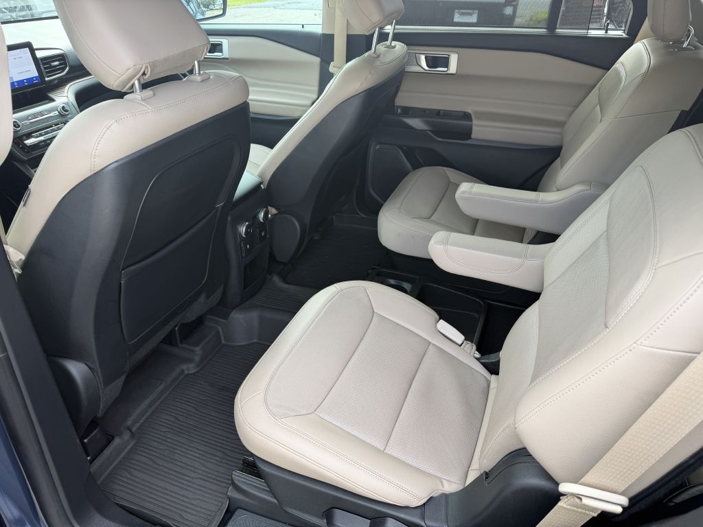 Photo 13 of this FORD EXPLORER