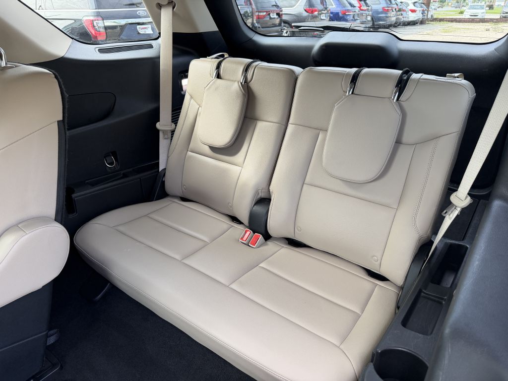 Photo 14 of this FORD EXPLORER