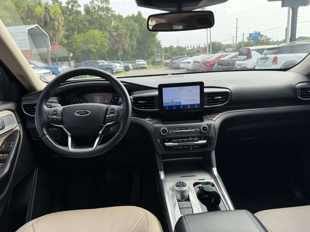 Photo 15 of this FORD EXPLORER