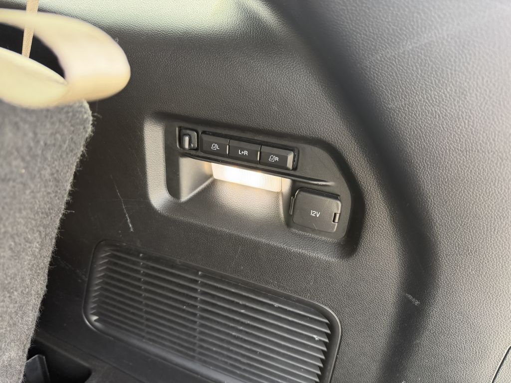 Photo 23 of this FORD EXPLORER