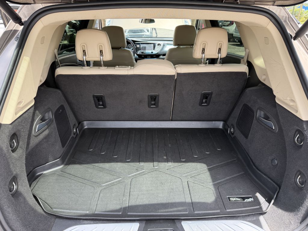 Photo 18 of this BUICK ENVISION