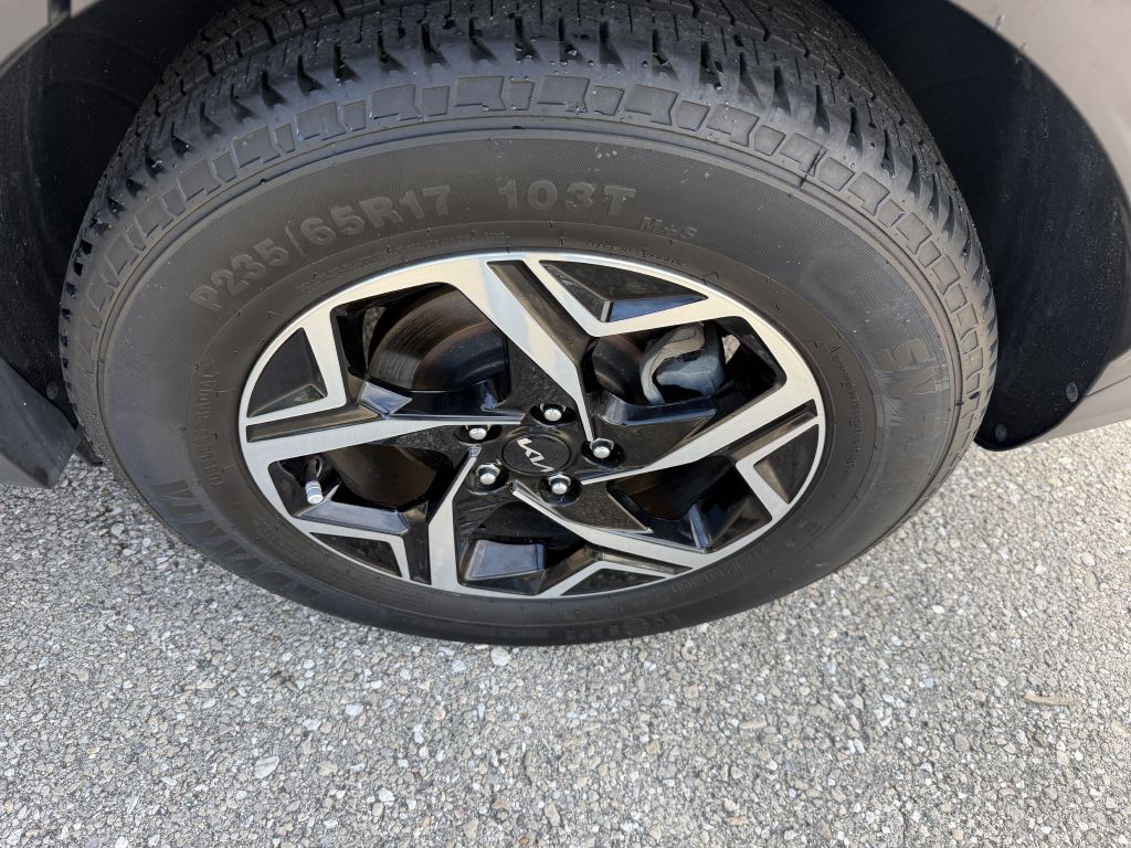 Photo 21 of this KIA SPORTAGE