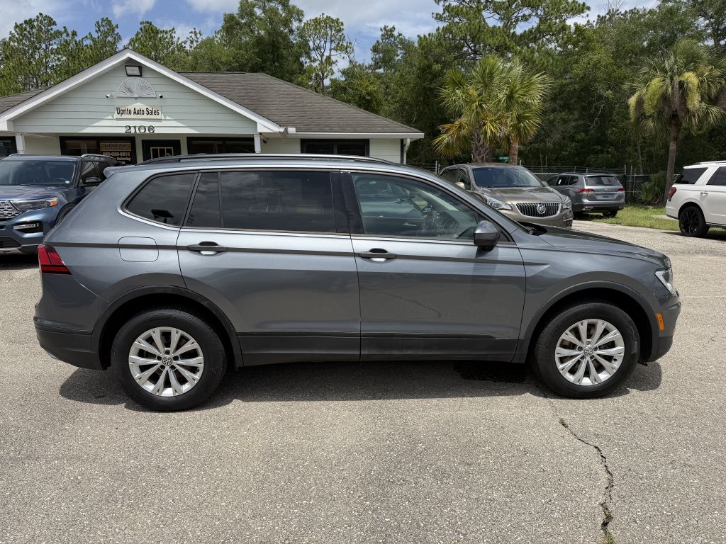 Photo 4 of this VOLKSWAGEN TIGUAN