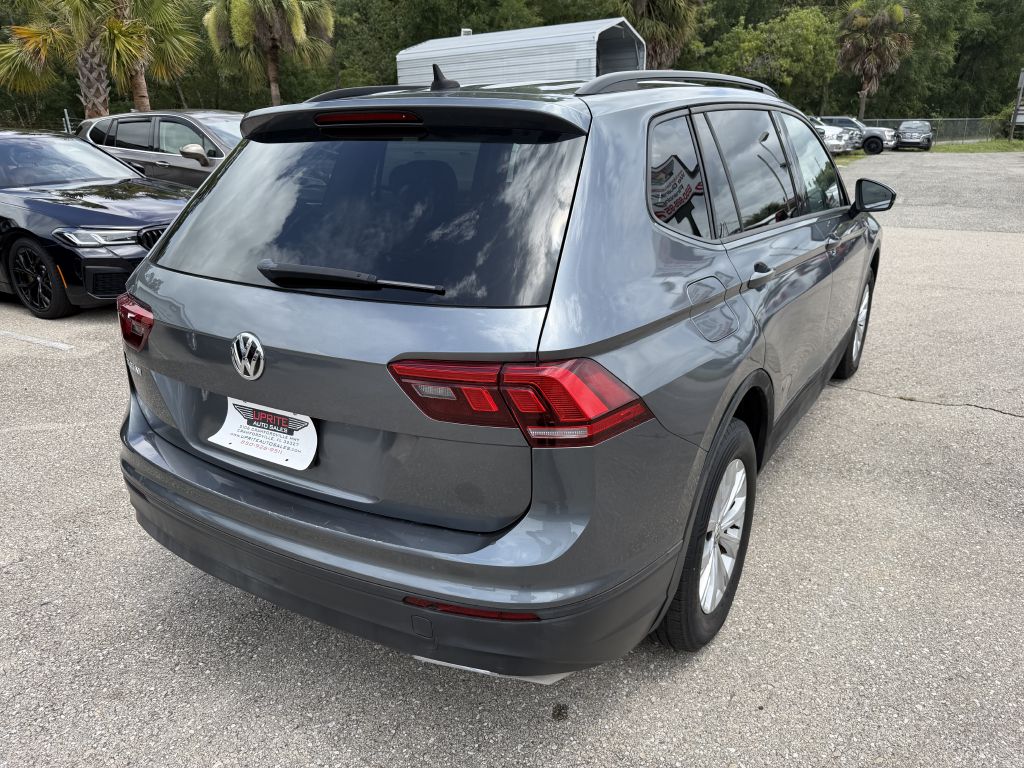 Photo 5 of this VOLKSWAGEN TIGUAN