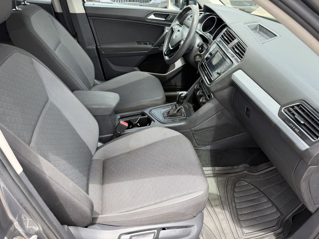 Photo 10 of this VOLKSWAGEN TIGUAN