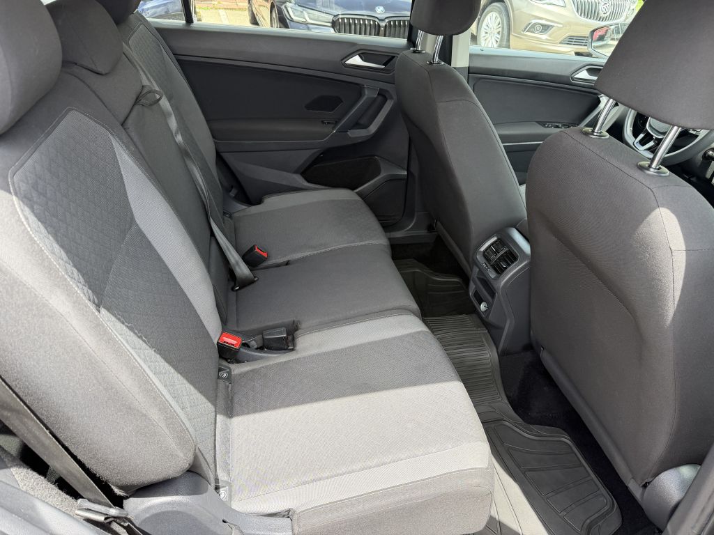 Photo 11 of this VOLKSWAGEN TIGUAN