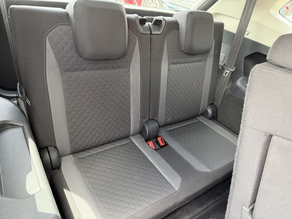 Photo 12 of this VOLKSWAGEN TIGUAN