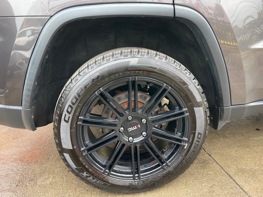 Photo 15 of this JEEP GRAND CHEROKEE