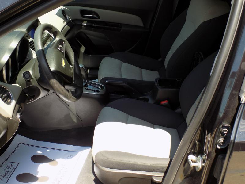 Photo 6 of this CHEVROLET CRUZE