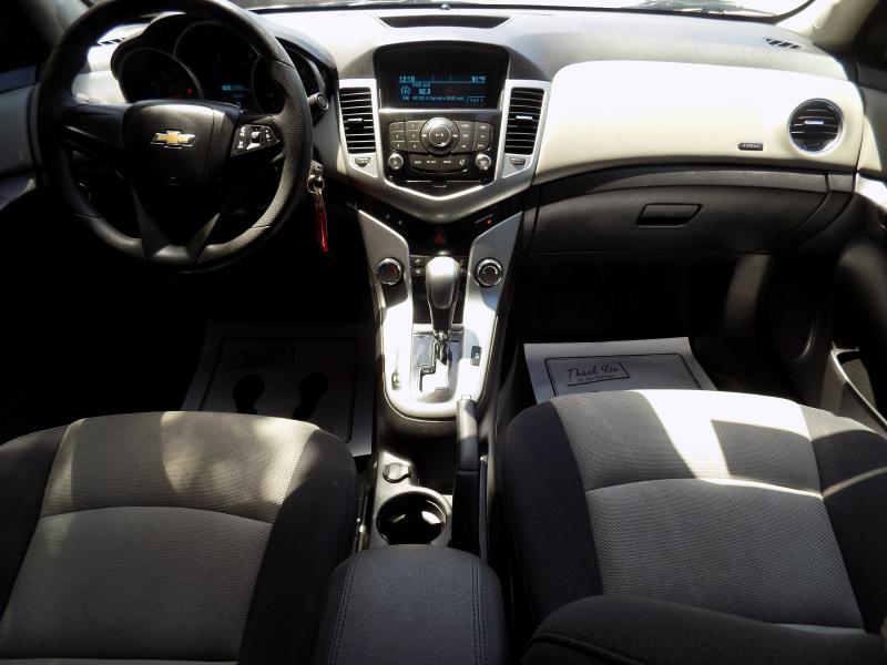 Photo 8 of this CHEVROLET CRUZE