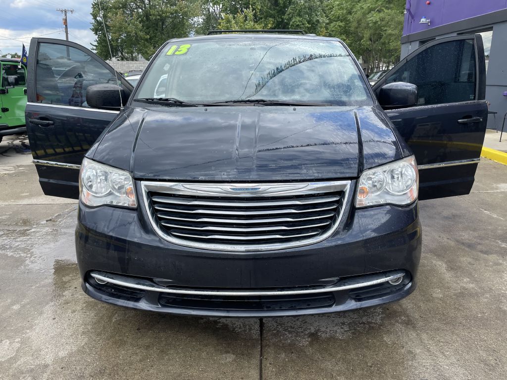 Photo 2 of this CHRYSLER TOWN & COUNTRY