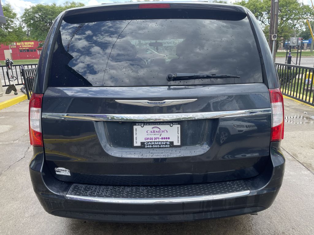 Photo 3 of this CHRYSLER TOWN & COUNTRY