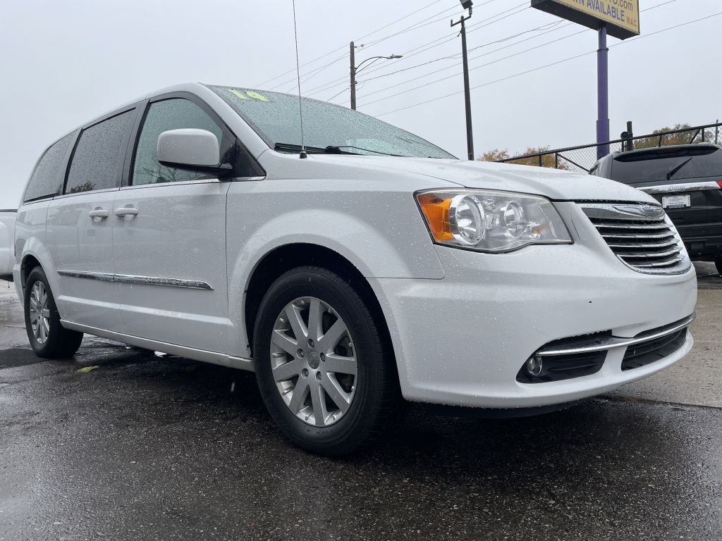 Photo 2 of this CHRYSLER TOWN & COUNTRY