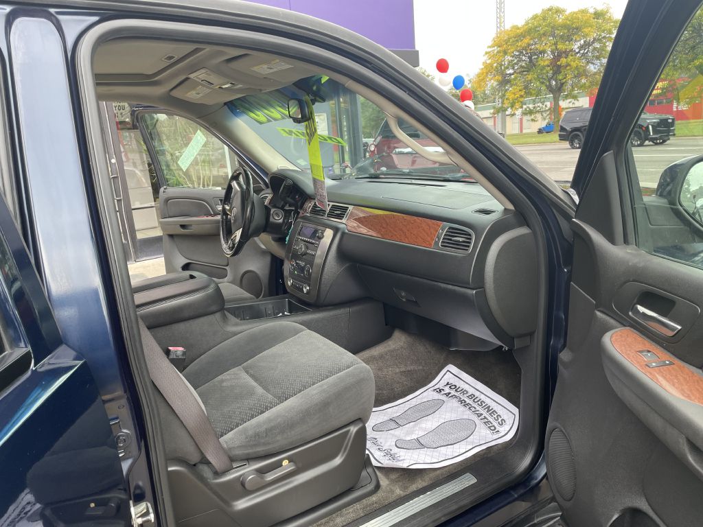 Photo 10 of this GMC YUKON