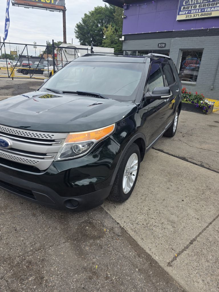 Photo 3 of this FORD EXPLORER