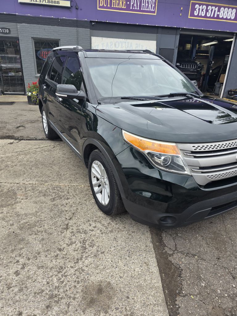Photo 2 of this FORD EXPLORER