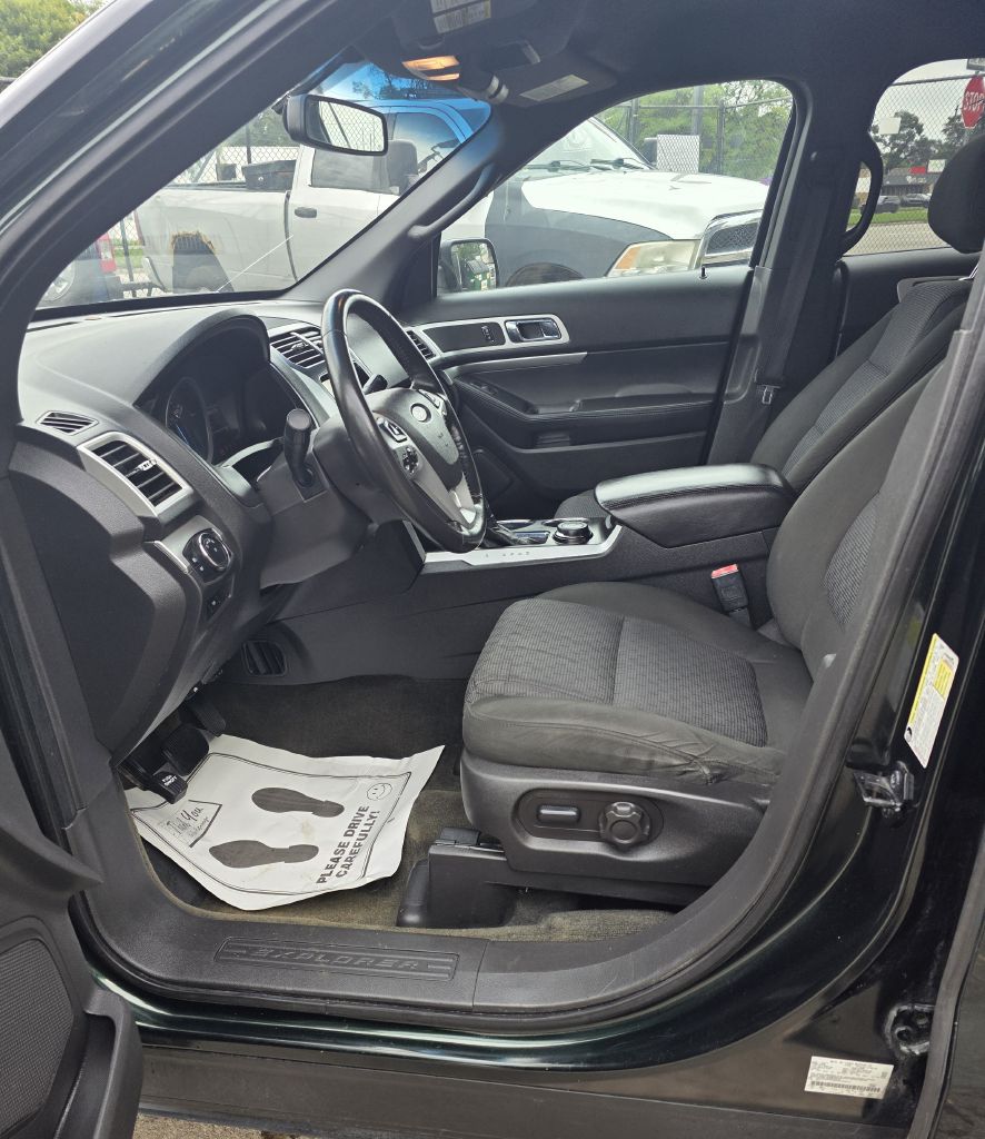 Photo 9 of this FORD EXPLORER