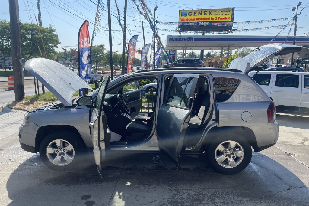 Photo 12 of this JEEP COMPASS