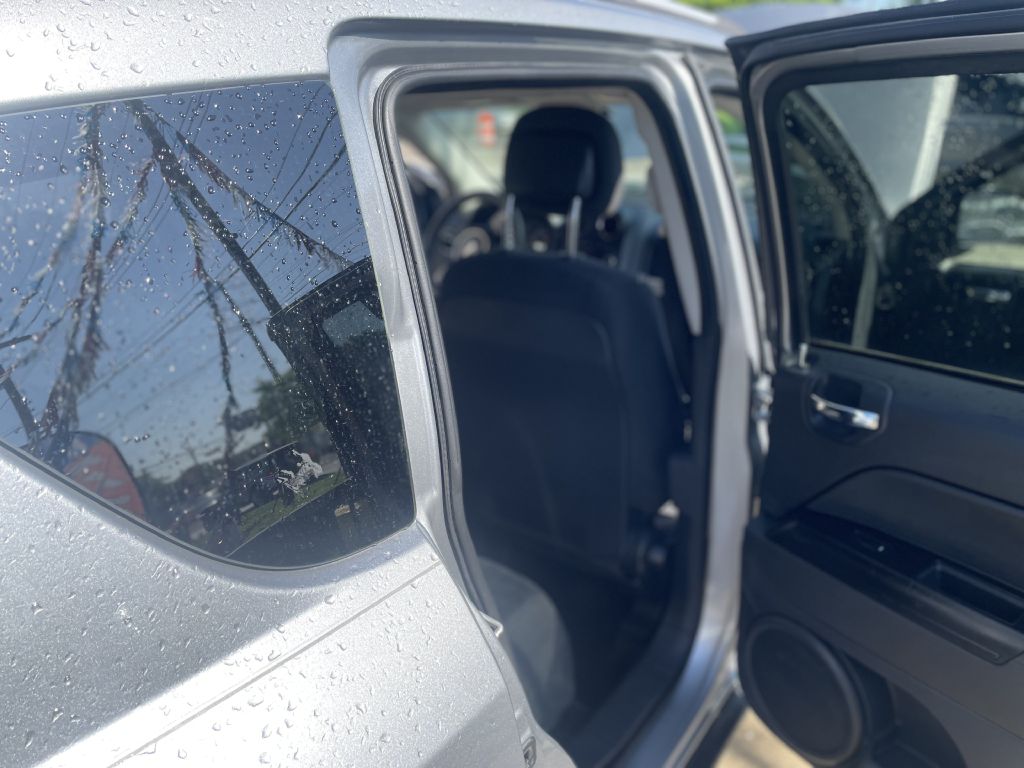Photo 9 of this JEEP COMPASS