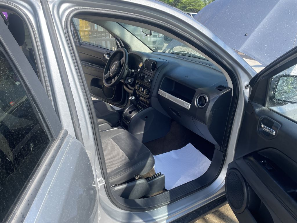 Photo 10 of this JEEP COMPASS