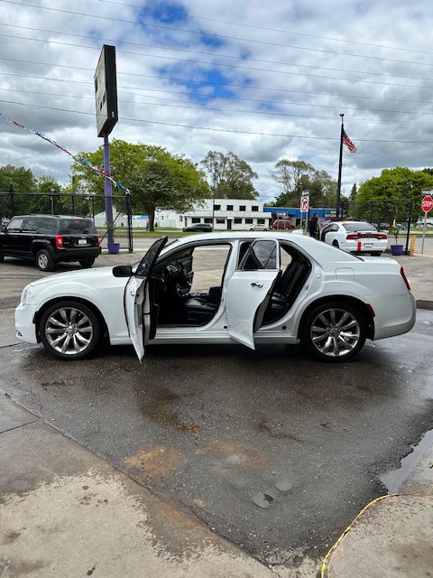 Photo 2 of this CHRYSLER 300