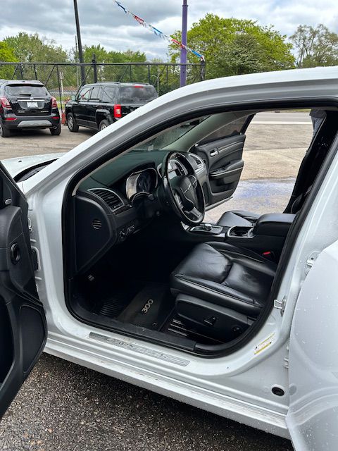 Photo 6 of this CHRYSLER 300