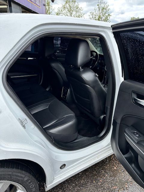Photo 8 of this CHRYSLER 300