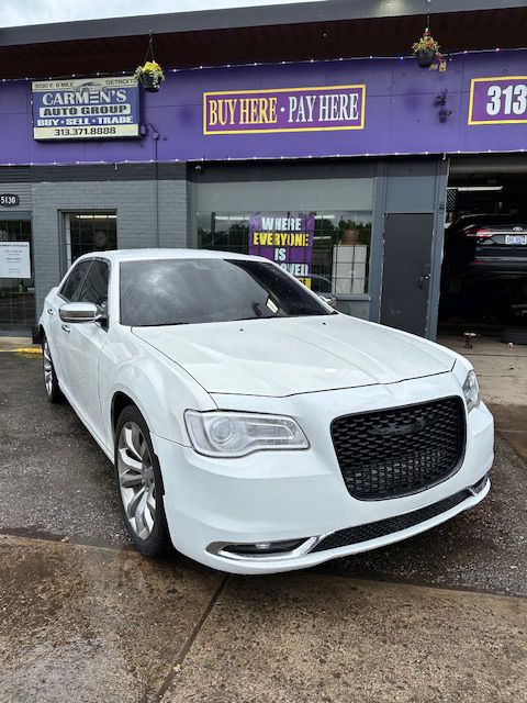 Photo 9 of this CHRYSLER 300
