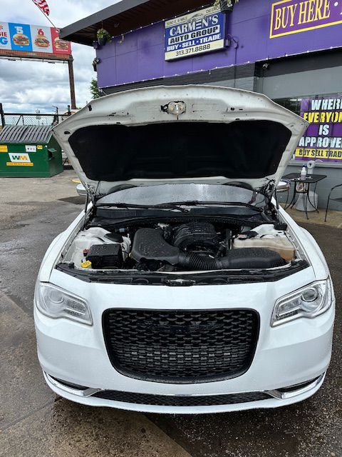 Photo 11 of this CHRYSLER 300