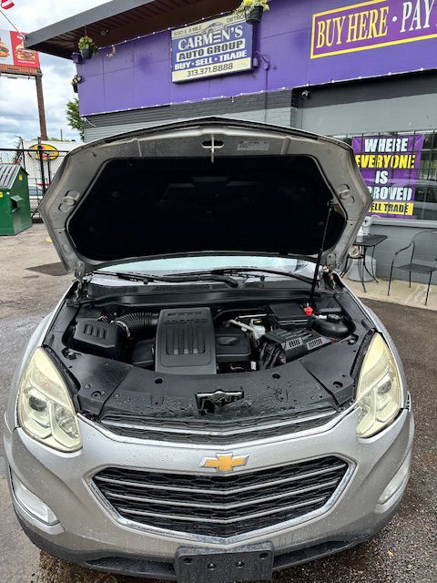 Photo 2 of this CHEVROLET EQUINOX