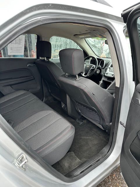 Photo 6 of this CHEVROLET EQUINOX