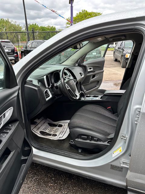 Photo 8 of this CHEVROLET EQUINOX