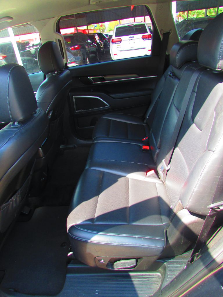 Photo 12 of this KIA TELLURIDE
