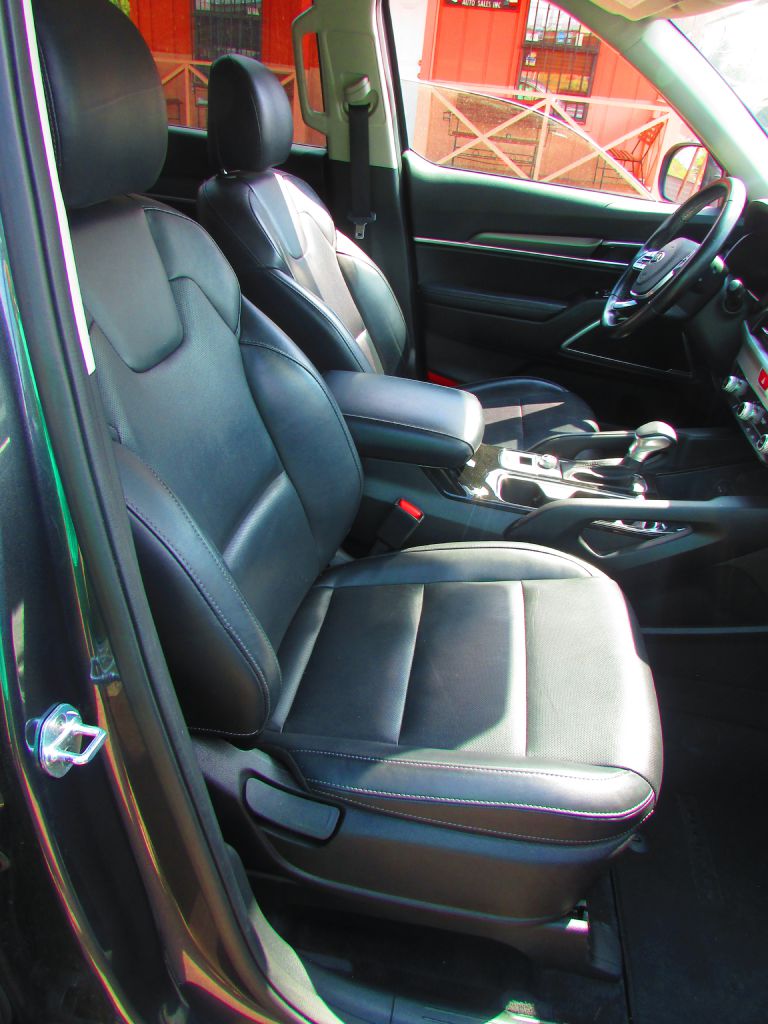 Photo 15 of this KIA TELLURIDE
