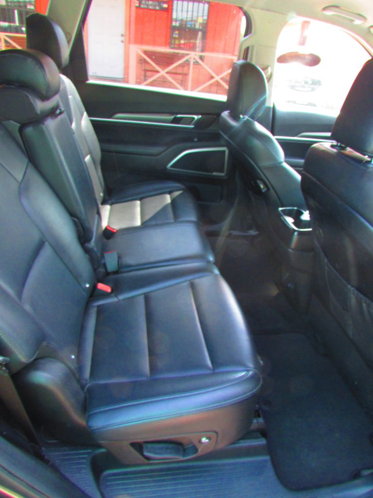 Photo 17 of this KIA TELLURIDE