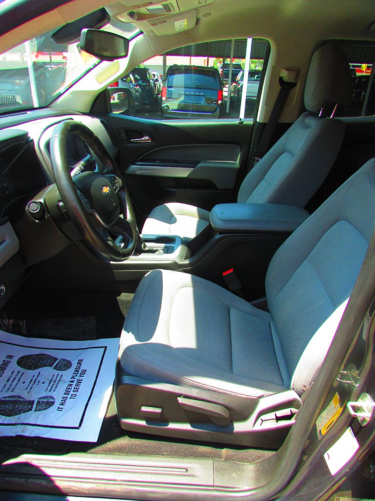 Photo 10 of this CHEVROLET COLORADO