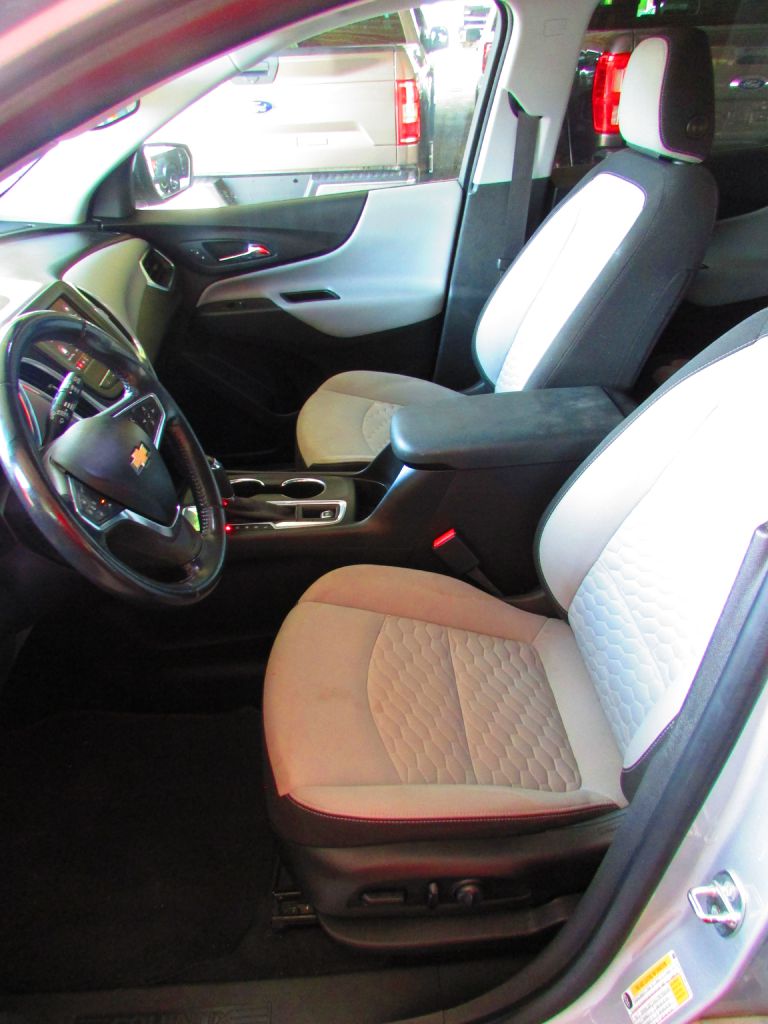 Photo 11 of this CHEVROLET EQUINOX