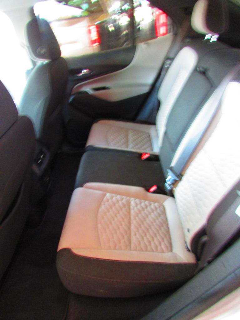 Photo 13 of this CHEVROLET EQUINOX