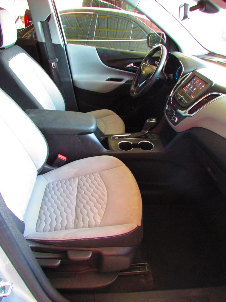 Photo 15 of this CHEVROLET EQUINOX